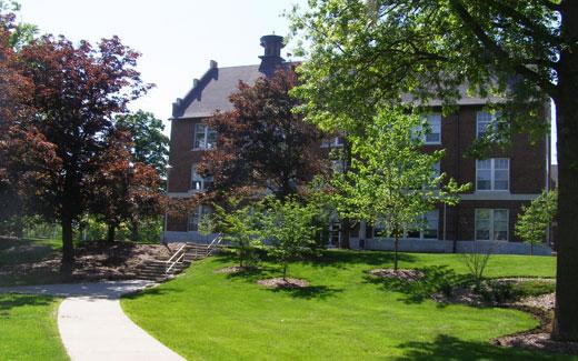 The campus design was inspired by the Forest Park design for the 1904 St. Louis World's Fair which evolved into the campus for Washington University.